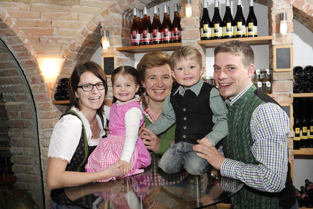 Weingut Schwarzl Panzió Ratsch an der Weinstraße Kültér fotó