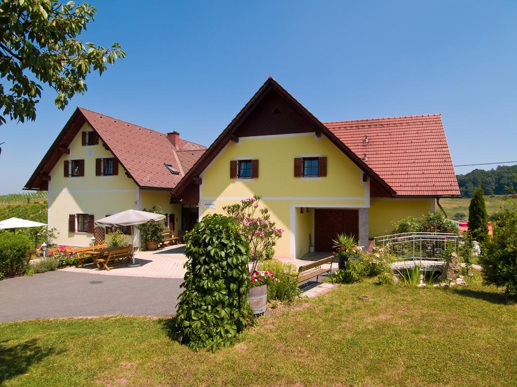 Weingut Schwarzl Panzió Ratsch an der Weinstraße Kültér fotó